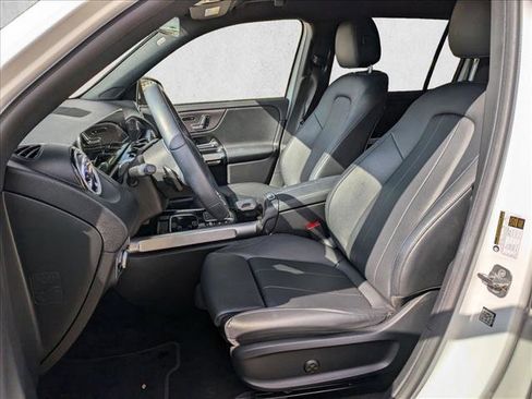 Used 2023 Mercedes-Benz EQB 300 4MATIC image 18