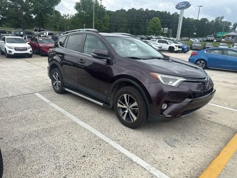 Used 2017 Toyota RAV4 XLE w/ Premium Special Value Package AWD/4WD image 8