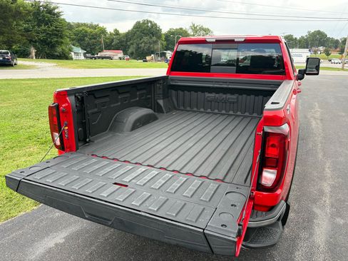 Used 2022 GMC Sierra 2500 SLE w/ SLE Value Package; image 5