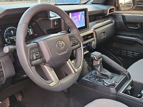 Used 2025 Toyota Tacoma SR5 AWD/4WD image 10