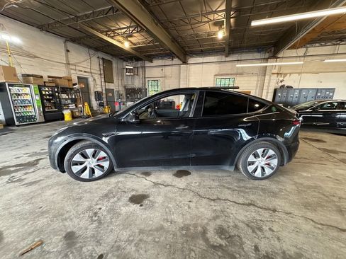 Used 2021 Tesla Model Y Performance AWD/4WD image 3