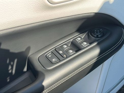 Used 2017 Jeep Compass Latitude w/ Cold Weather Group AWD/4WD image 22