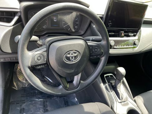Used 2025 Toyota Corolla LE image 25