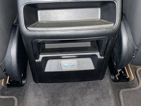 Certified 2025 Mercedes-Benz GLE 450 4MATIC image 40