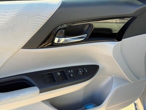 Used 2017 Honda Accord LX image 18