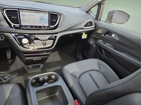 New 2026 Chrysler Pacifica Select w/ S Appearance Package image 13