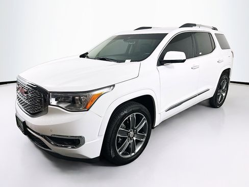Used 2019 GMC Acadia Denali image 3