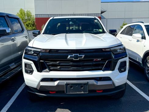 Used 2024 Chevrolet Colorado Z71 w/ Z71 Convenience Package 2 AWD/4WD image 8