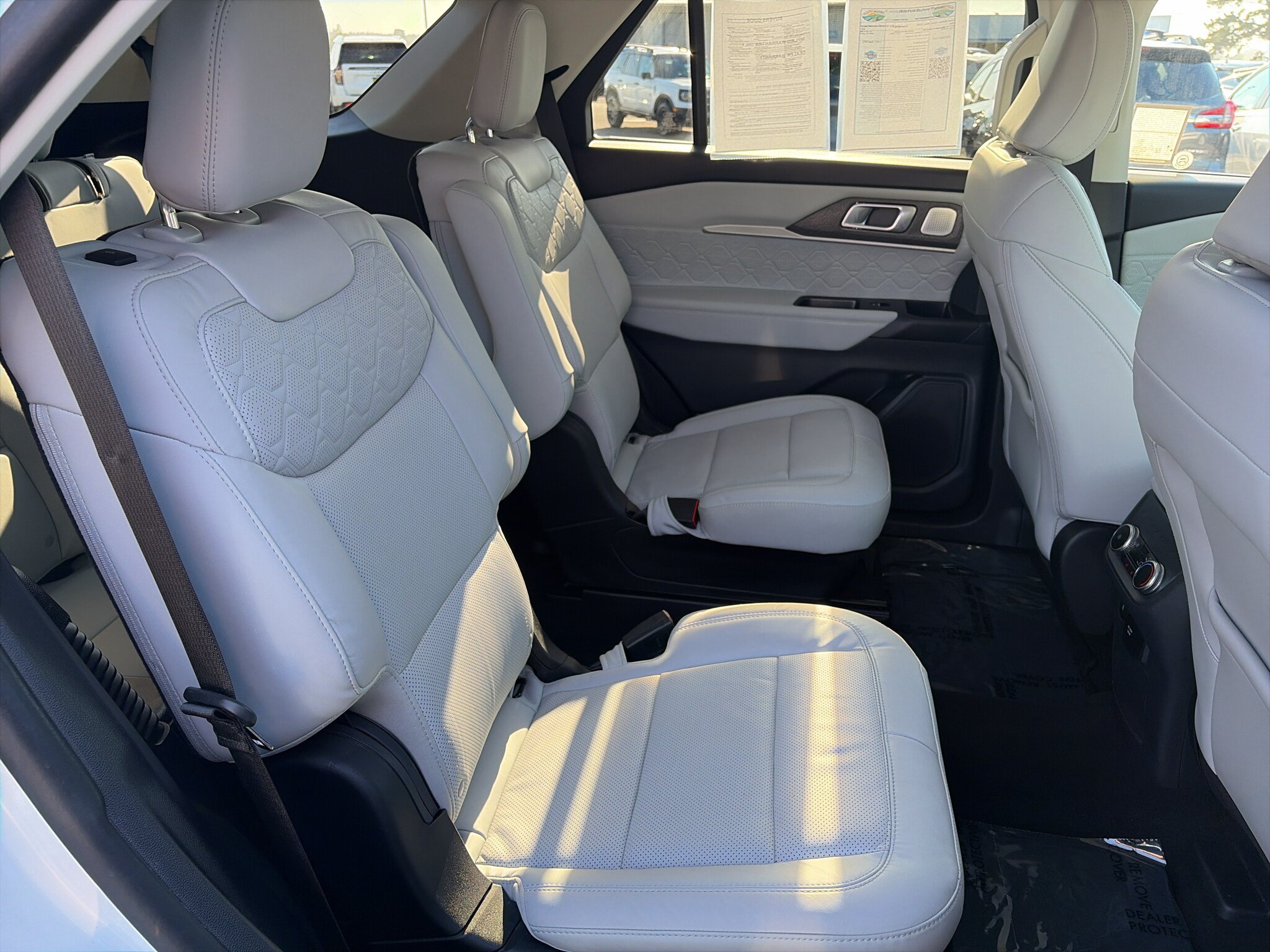 Used 2025 Ford Explorer Platinum w/ Ultimate Package AWD/4WD image 19