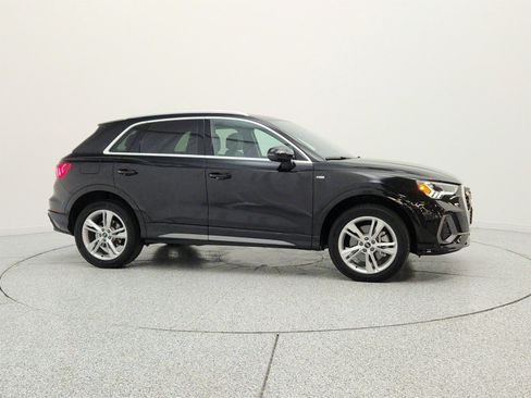 Used 2023 Audi Q3 2.0T Premium w/ Convenience Package AWD/4WD image 4