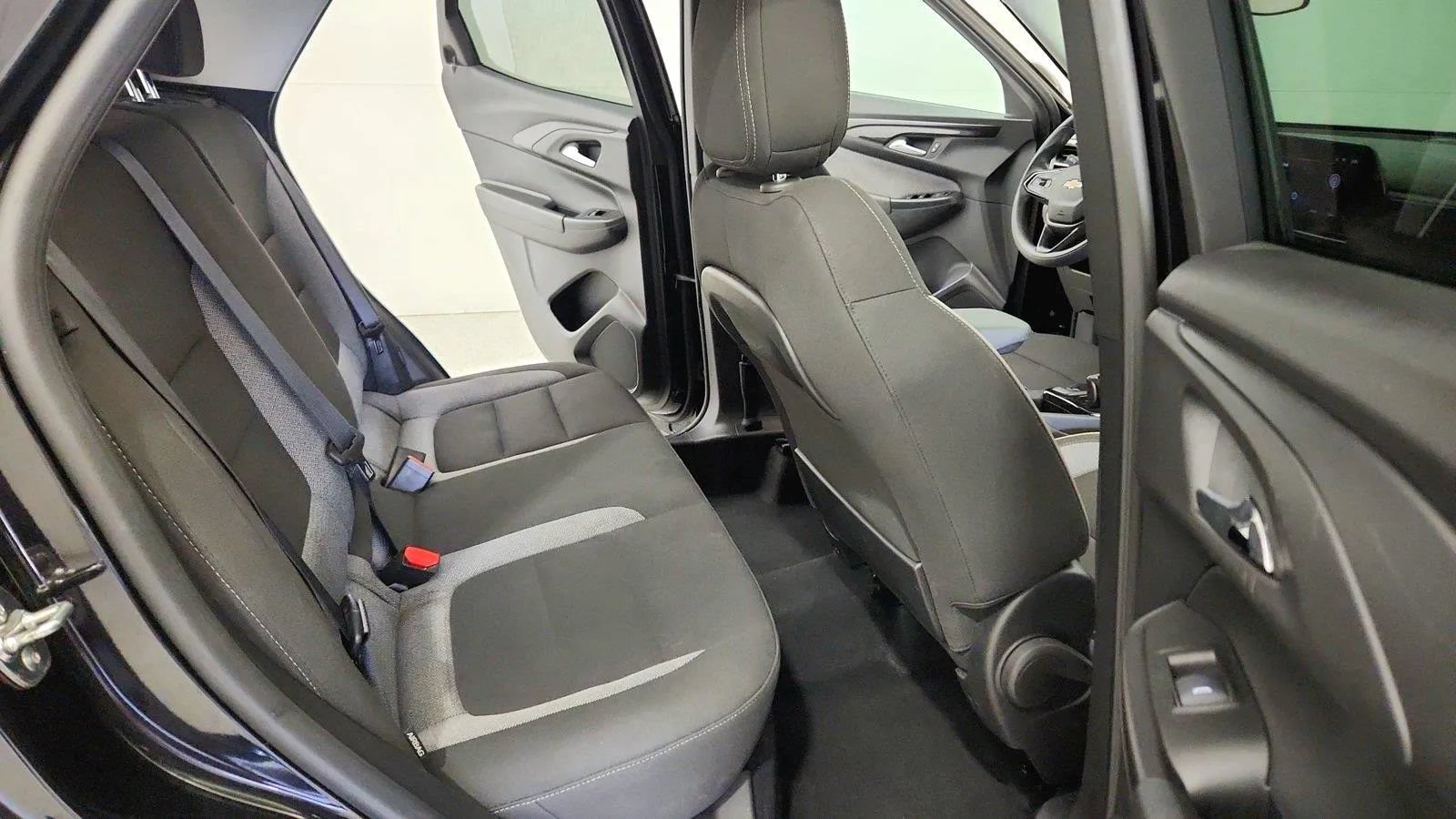 Used 2025 Chevrolet TrailBlazer LT AWD/4WD image 29