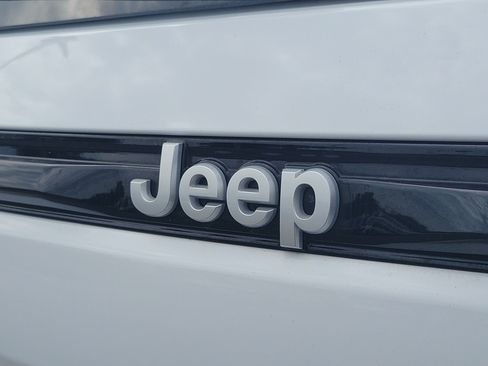 Used 2024 Jeep Grand Cherokee Limited AWD/4WD image 7