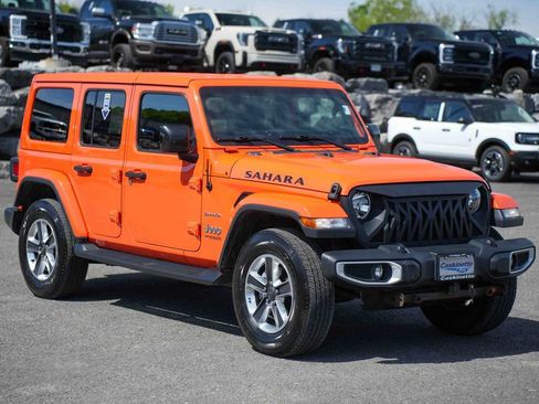 Used 2020 Jeep Wrangler Unlimited Sahara w/ Uconnect 4C Nav & Sound Group AWD/4WD image 3