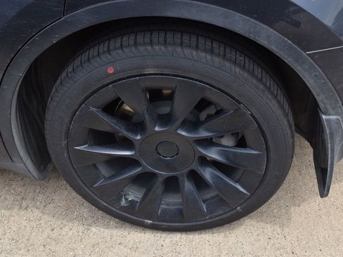 Used 2025 Tesla Model Y Long Range image 13