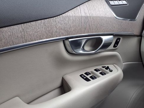 Used 2023 Volvo XC90 B6 Plus image 18