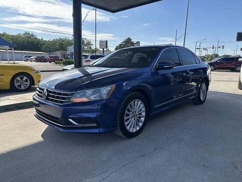 Used 2017 Volkswagen Passat 1.8T SE FWD image 2