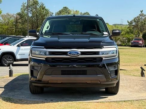 Used 2024 Ford Expedition Max XLT image 2
