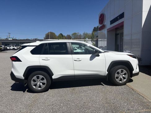 Used 2023 Toyota RAV4 LE AWD/4WD image 8