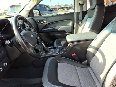 Used 2022 Chevrolet Colorado Z71 w/ Z71 Midnight Edition image 9