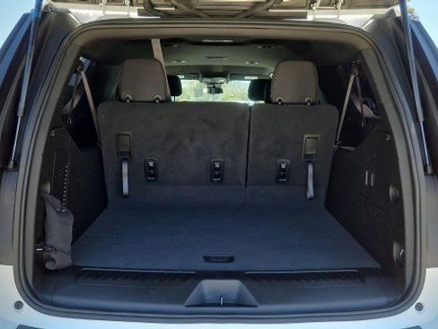 Used 2023 Chevrolet Suburban LS RWD image 25