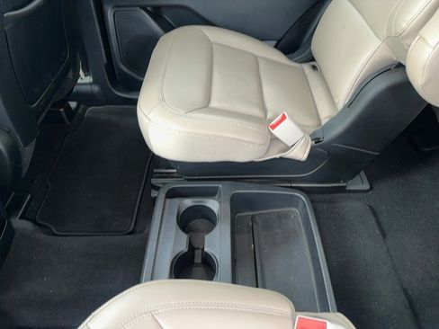 Used 2020 Ford Explorer XLT w/ Equipment Group 202A AWD/4WD image 14