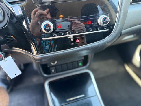 Used 2020 Mitsubishi Outlander SEL AWD/4WD image 12