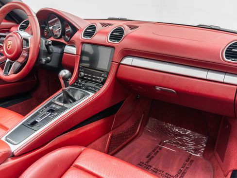 Used 2018 Porsche 718 Boxster S RWD image 12