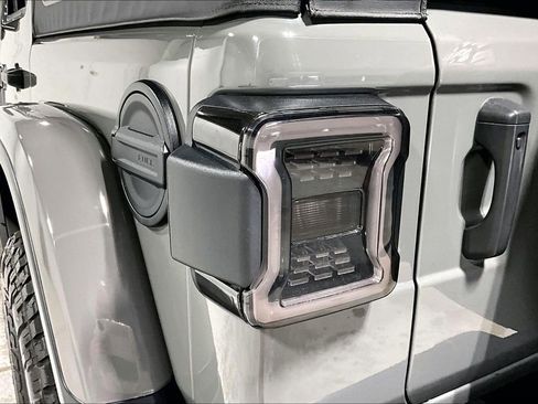 Used 2021 Jeep Wrangler Unlimited Rubicon AWD/4WD image 40