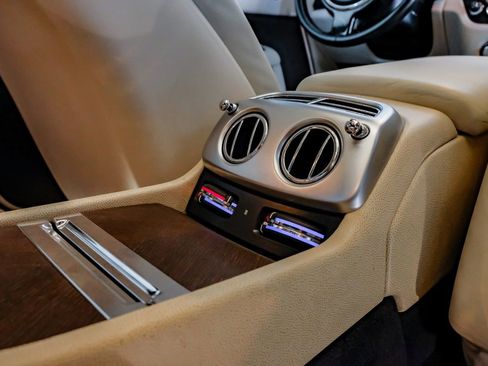 Used 2016 Rolls-Royce Wraith image 21