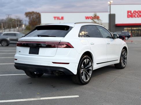 Used 2025 Audi Q8 Premium image 7