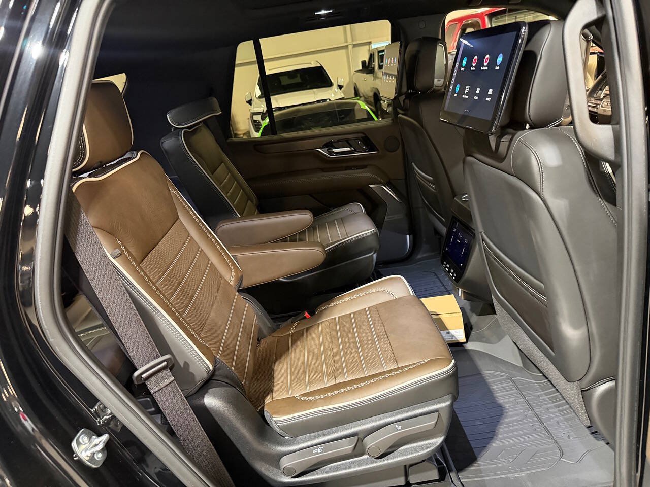 Used 2026 GMC Yukon Denali Ultimate w/ LPO, Floor Liner Package AWD/4WD image 24