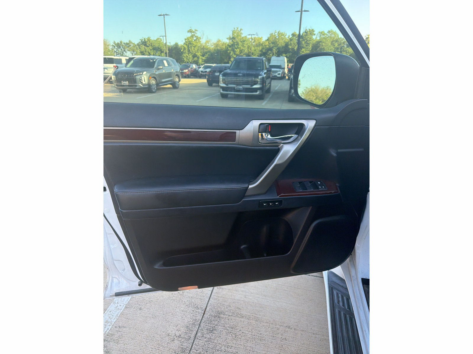 Used 2018 Lexus GX 460 Premium w/ Premium Package AWD/4WD image 25