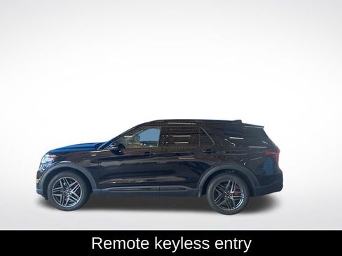 Used 2025 Ford Explorer ST-Line w/ ST-Line Street Pack AWD/4WD image 16