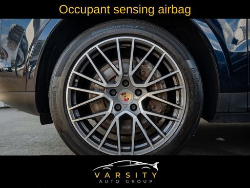 Used 2022 Porsche Cayenne Coupe w/ Premium Package image 31