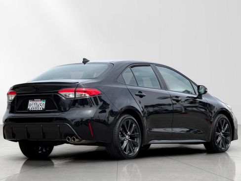 Used 2025 Toyota Corolla SE w/ Convenience Package image 4