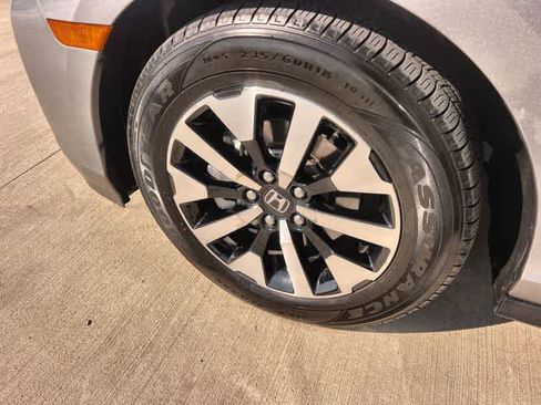 Used 2025 Honda Odyssey EX-L image 9
