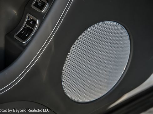 Used 2024 Bentley Bentayga image 25