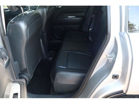 Used 2014 Jeep Compass Latitude FWD image 8