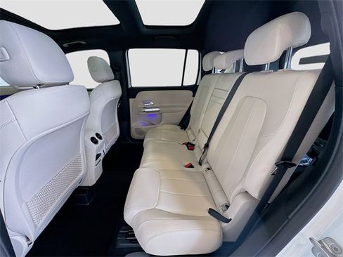 New 2025 Mercedes-Benz GLB 250 4MATIC image 6