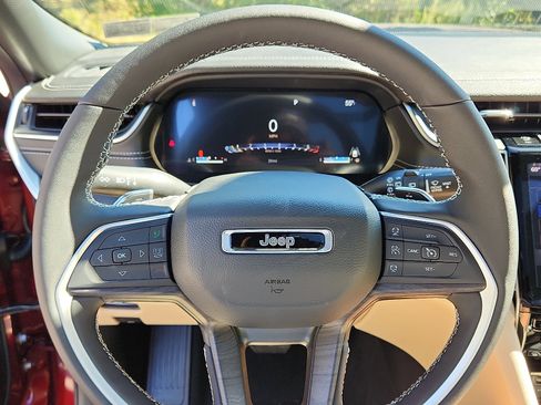 New 2025 Jeep Grand Cherokee Limited image 14