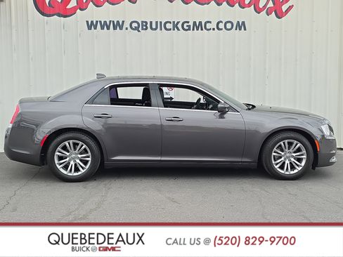 Used 2017 Chrysler 300 Limited image 8