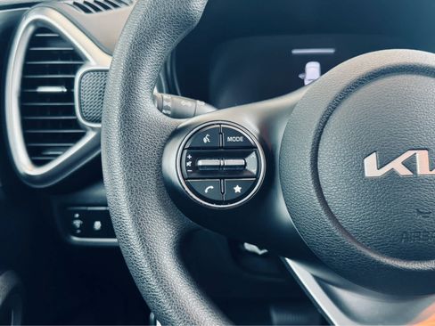 Used 2023 Kia Soul LX w/ LX Technology Package FWD image 19