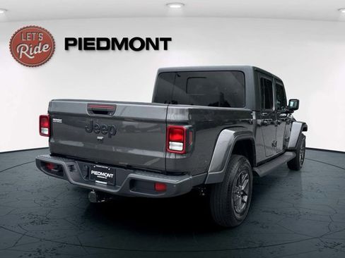 Certified 2024 Jeep Gladiator Sport image 9