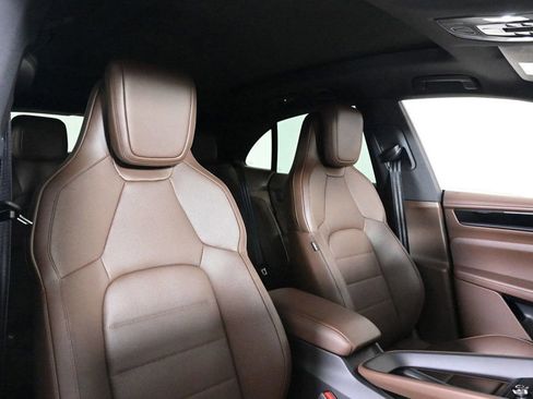 Certified 2025 Porsche Macan 4 Electric image 18