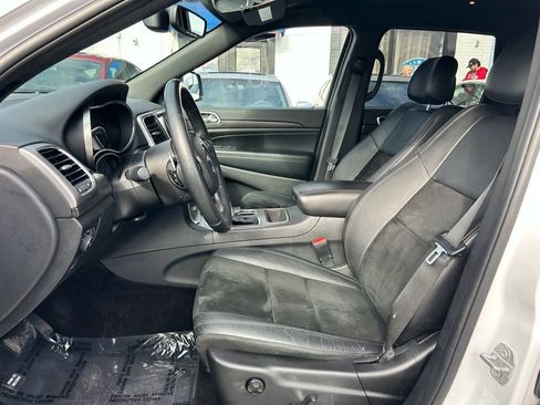 Used 2017 Jeep Grand Cherokee Altitude image 13
