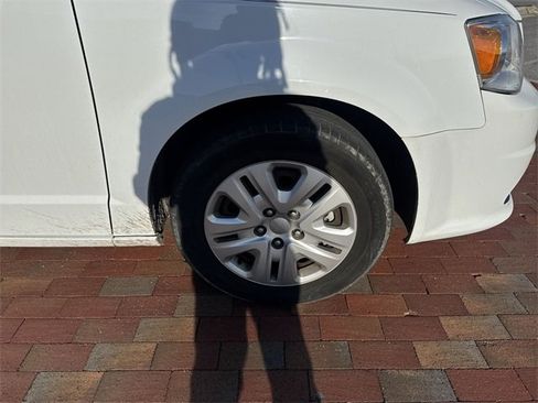Used 2019 Dodge Grand Caravan SE image 17