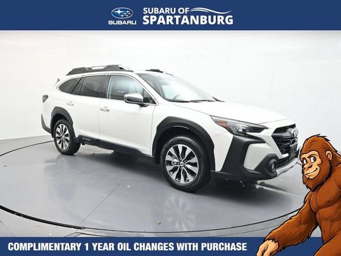 Used 2025 Subaru Outback Touring AWD/4WD image 1