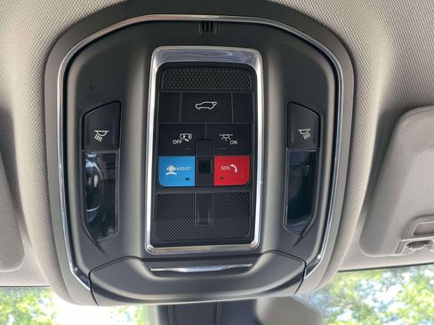 Used 2023 Jeep Grand Cherokee Limited AWD/4WD image 29