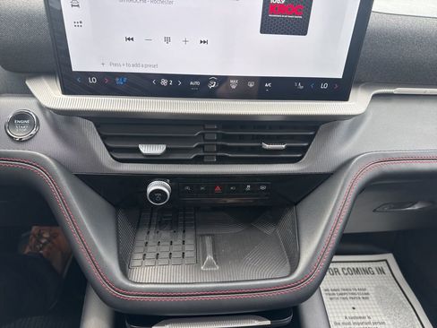 Used 2025 Ford Explorer ST image 16