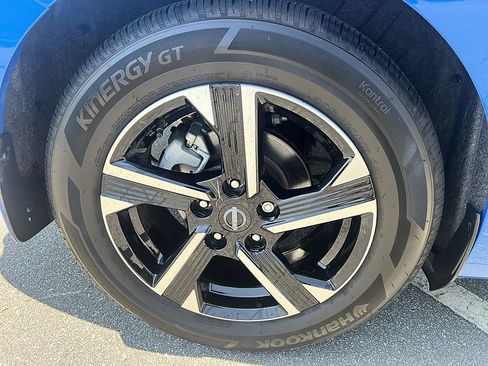Used 2025 Nissan Sentra SV w/ All-Weather Package FWD image 11
